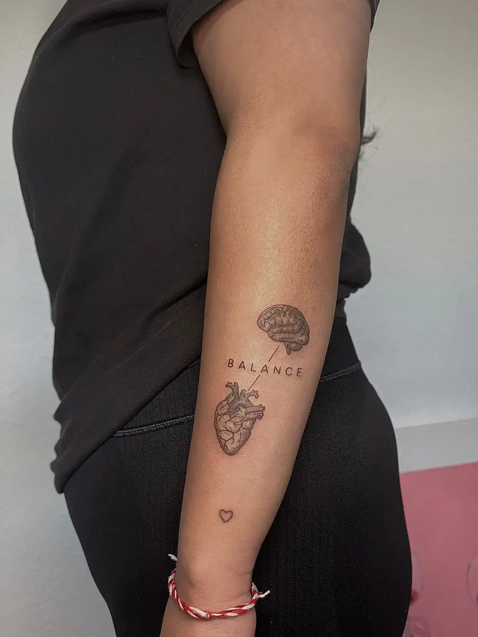 Tätowieren lernen - Melanie's Herz, Gehirn und Schrift Fineline Tattoo Design