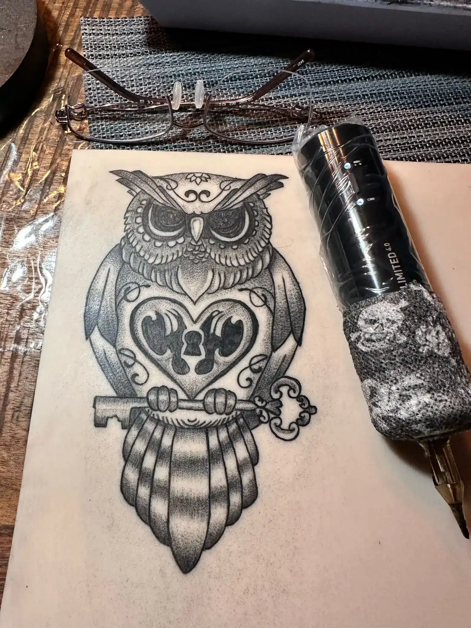 Tattoo Coaching - Heidrun's Eule Whip-shading Technik beim Tätowieren lernen