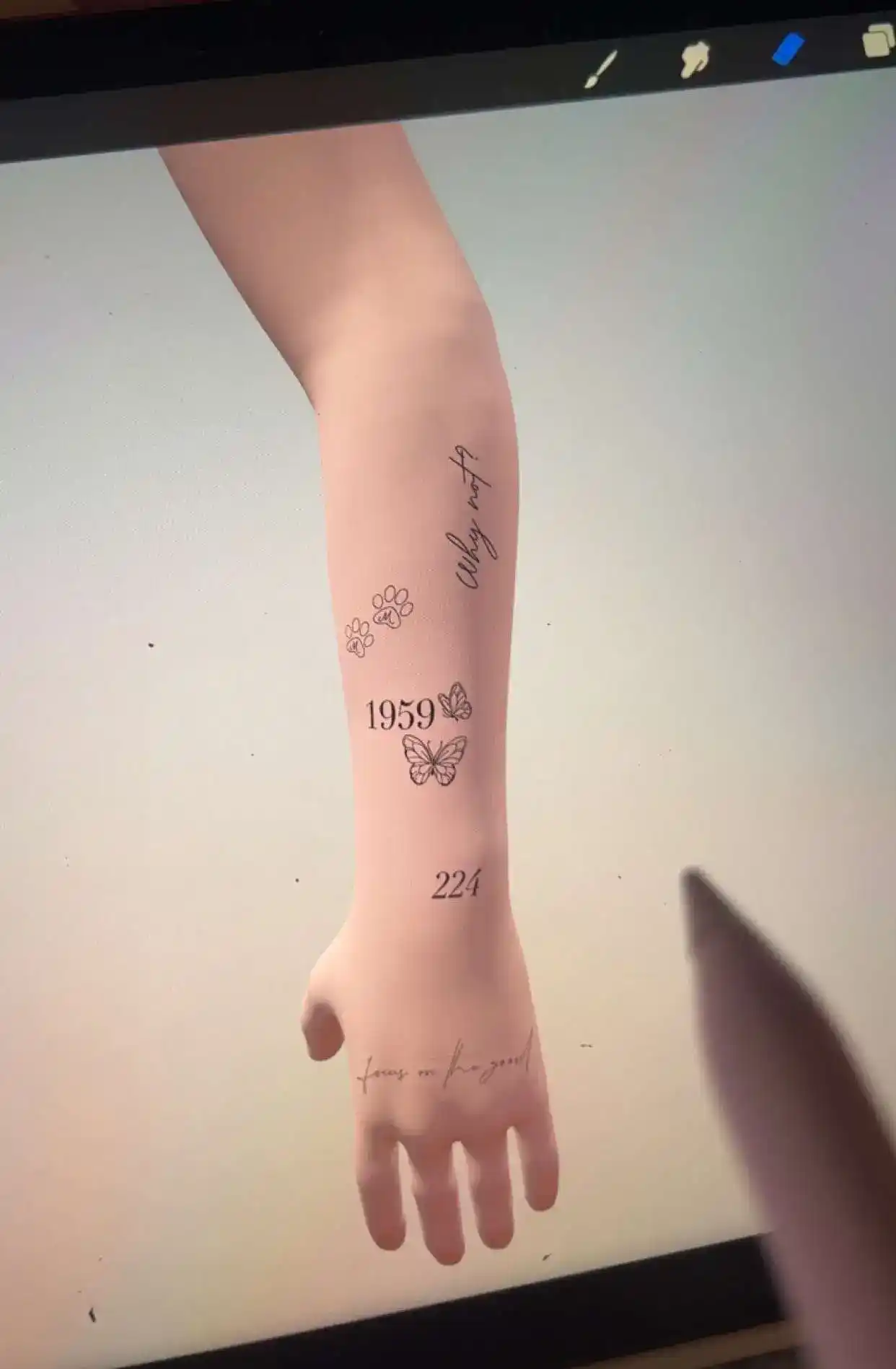 Tätowieren lernen - Lara's Schrift in Fineline tätowiert im Tattoo Kurs