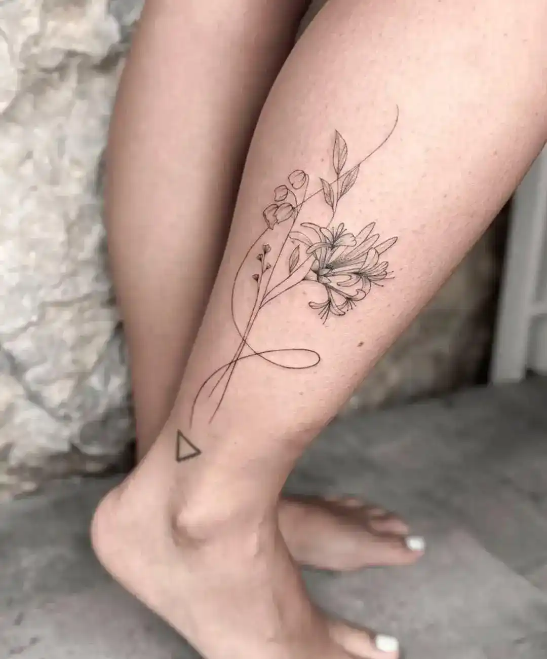 Tätowieren lernen - Lilian's Blumenmotiv Fineline Design im Tattoo Kurs